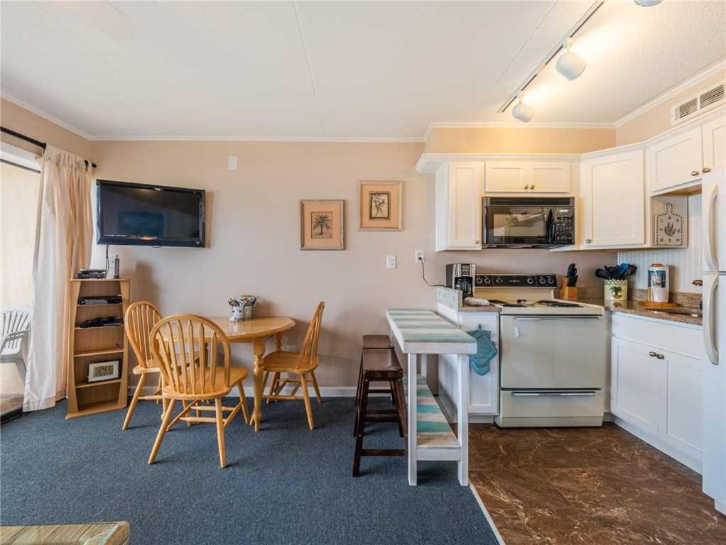 220 Apartment *