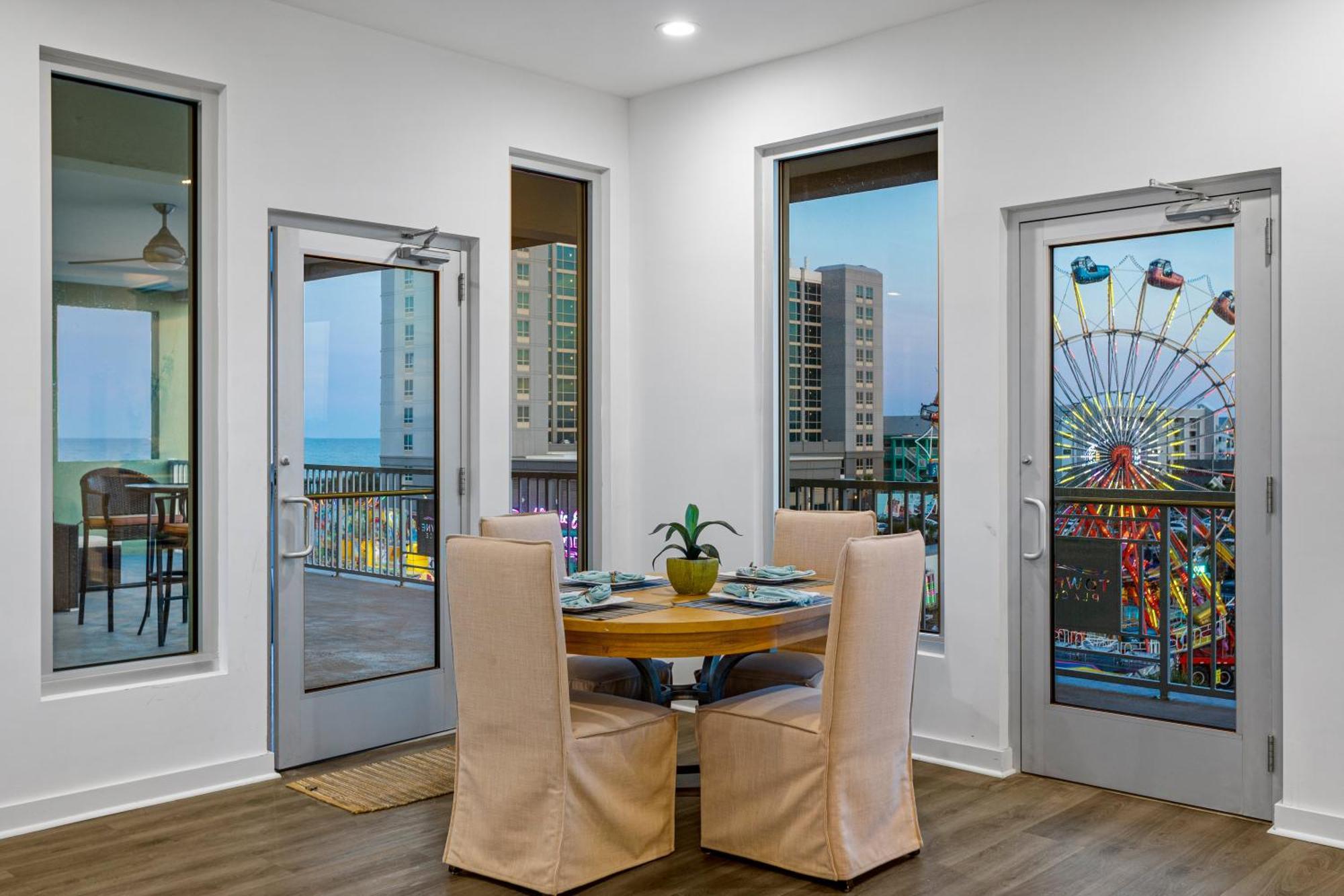 Apartment Boardwalk Pent House Carolina Beach