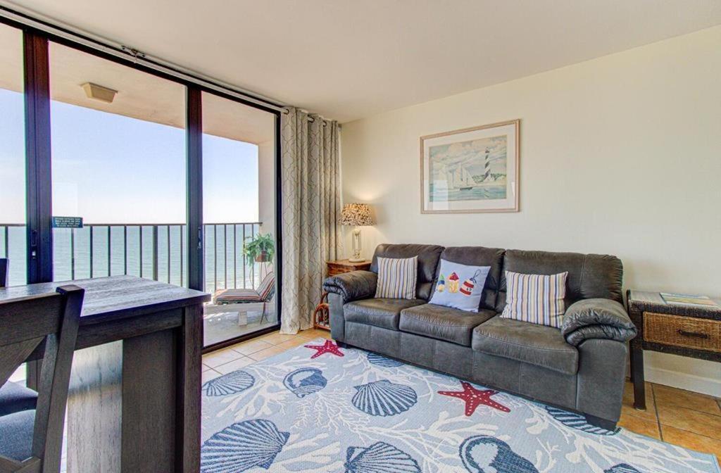 0901 Salty Dayz Tower Apartment