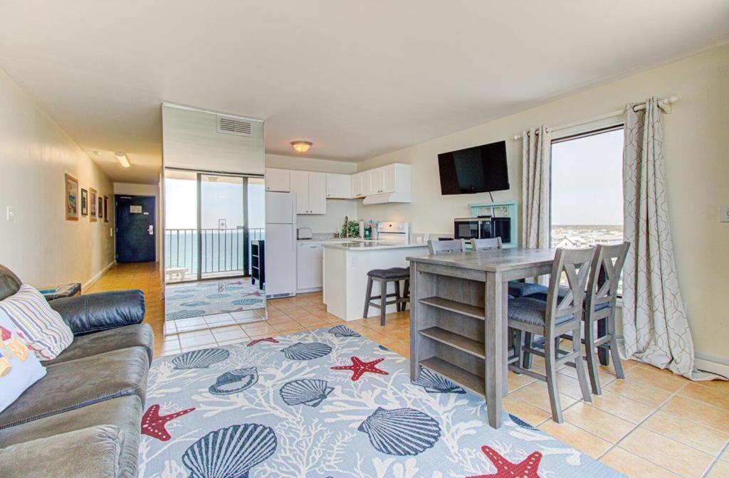 0901 Salty Dayz Tower * Carolina Beach