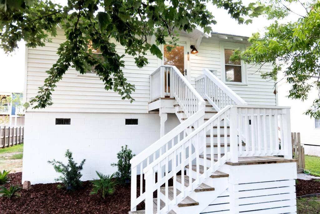 Holiday home New! 1937 Coastal By Beach, Boardwalk, & Lake! *