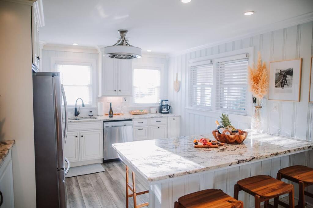 Holiday home Dreamy 2 Blocks To Beach, Boardwalk & *