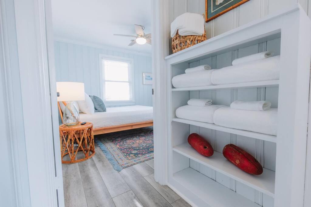 Holiday home Dreamy 2 Blocks To Beach, Boardwalk & Carolina Beach
