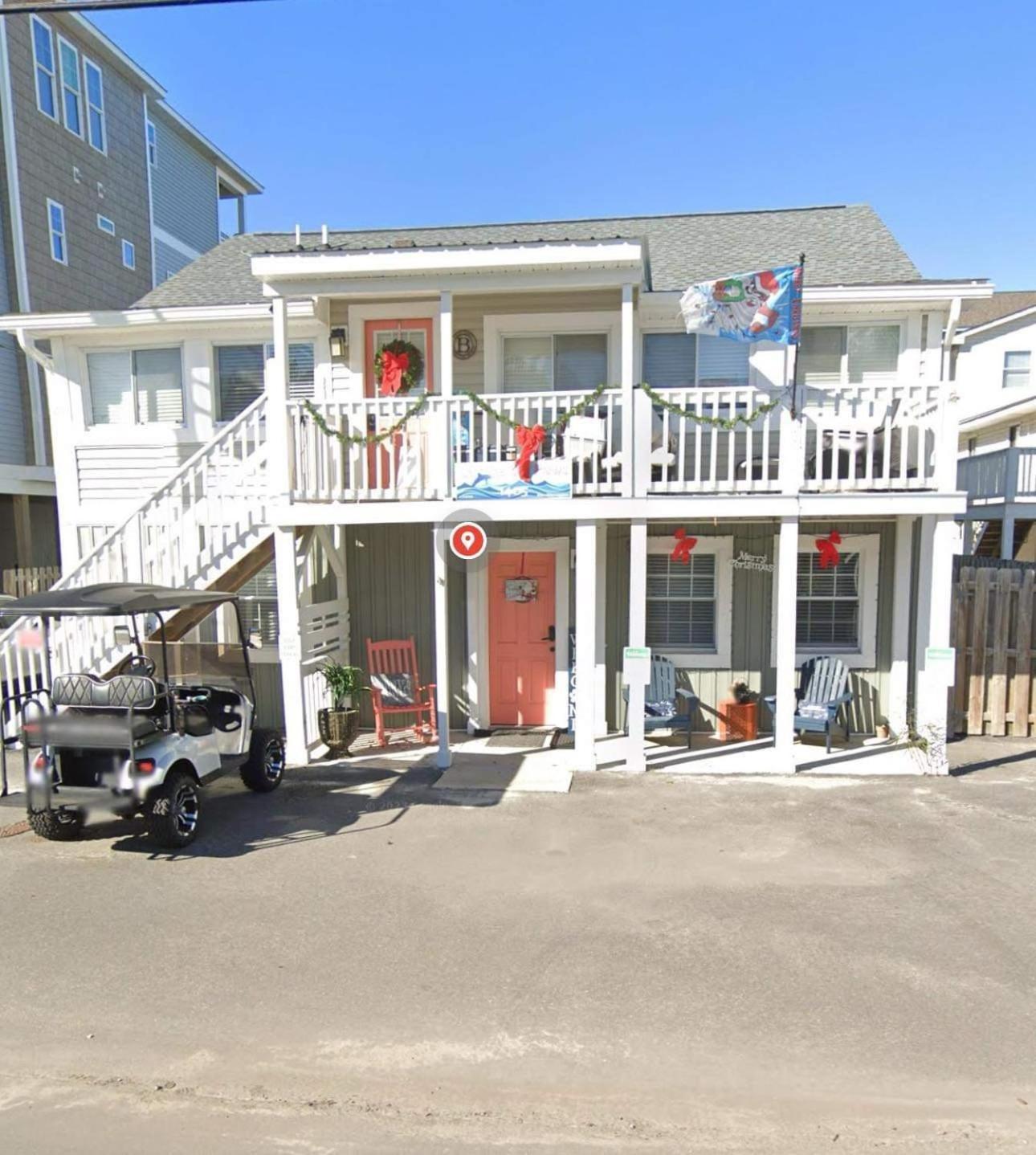 30 Sec To The Beach, Sun, & Sunrises With A Family & Pet Friendly Backyard!