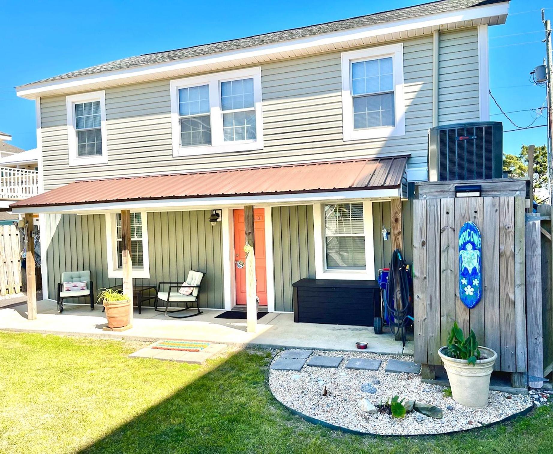 Holiday home 30 Sec To The Beach, Sun, & Sunrises With A Family & Pet Friendly Backyard! Carolina Beach