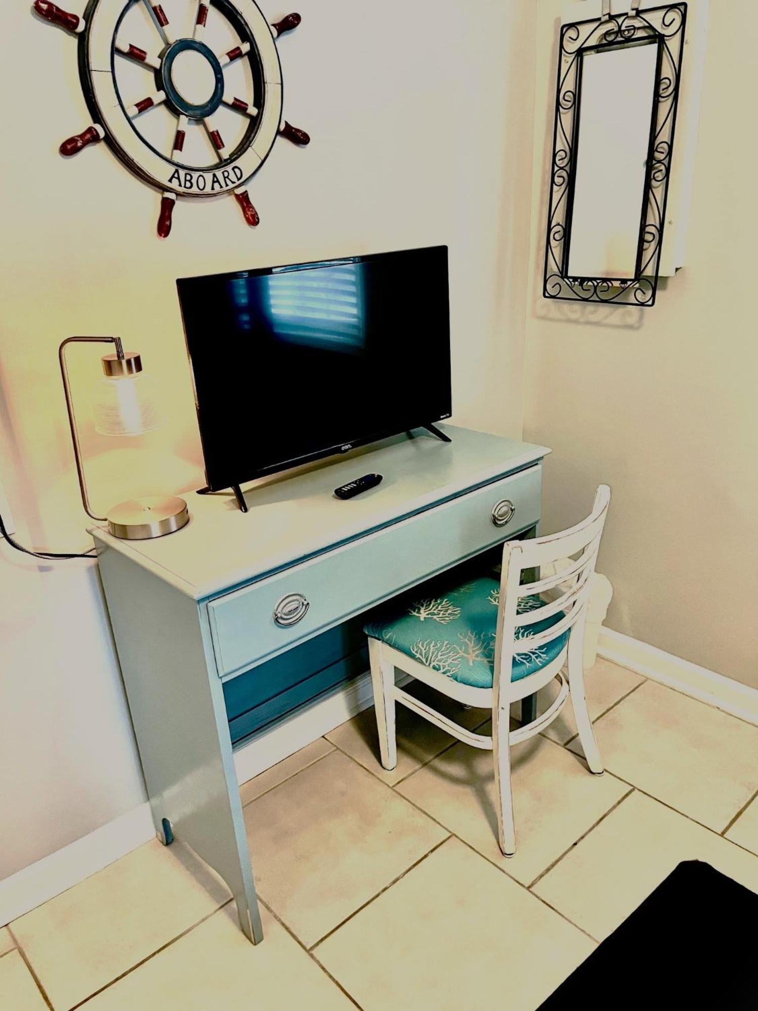 Holiday home 30 Sec To The Beach, Sun, & Sunrises With A Family & Pet Friendly Backyard!