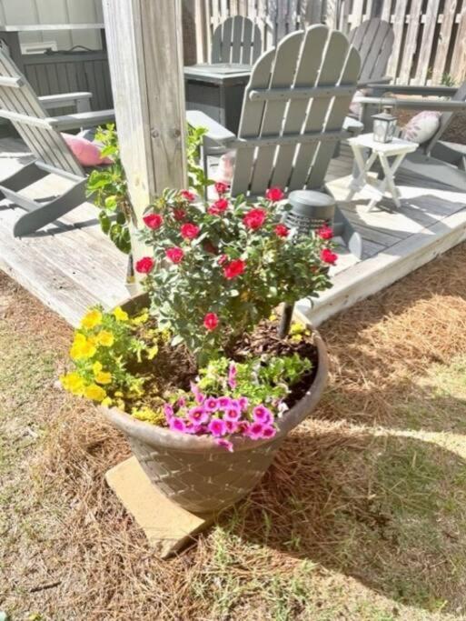 Holiday home 30 Sec To The Beach, Sun, & Sunrises With A Family & Pet Friendly Backyard! *