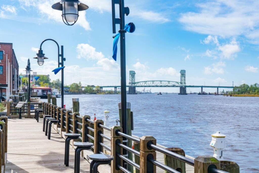 30 Sec To The Beach, Sun, & Sunrises With A Family & Pet Friendly Backyard!