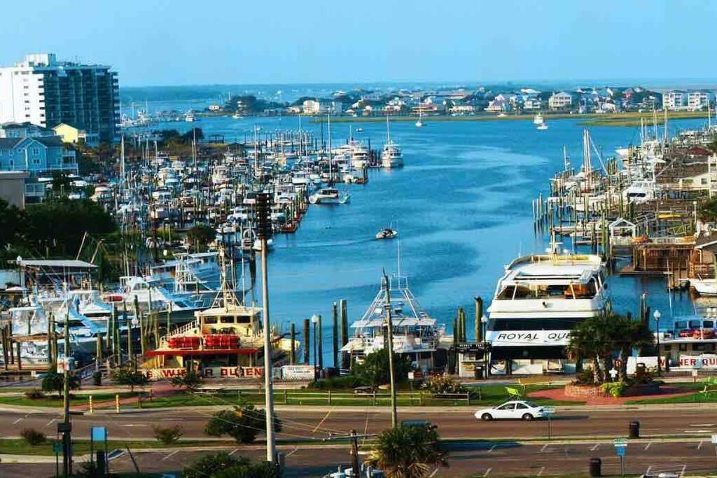 30 Sec To The Beach, Sun, & Sunrises With A Family & Pet Friendly Backyard! Carolina Beach