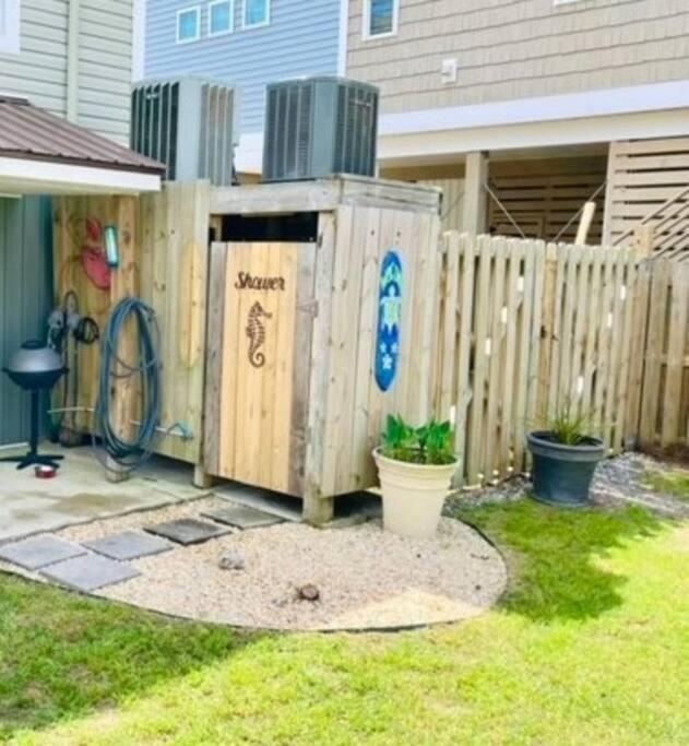 30 Sec To The Beach, Sun, & Sunrises With A Family & Pet Friendly Backyard! Holiday home *