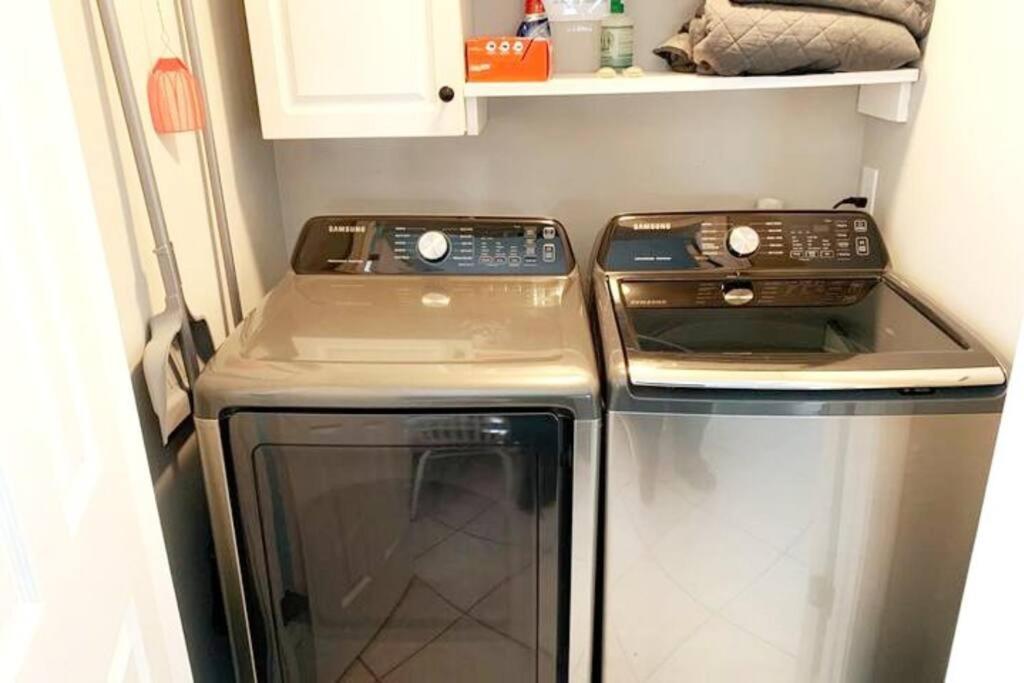 30 Sec To The Beach, Sun, & Sunrises With A Family & Pet Friendly Backyard! Holiday home Carolina Beach