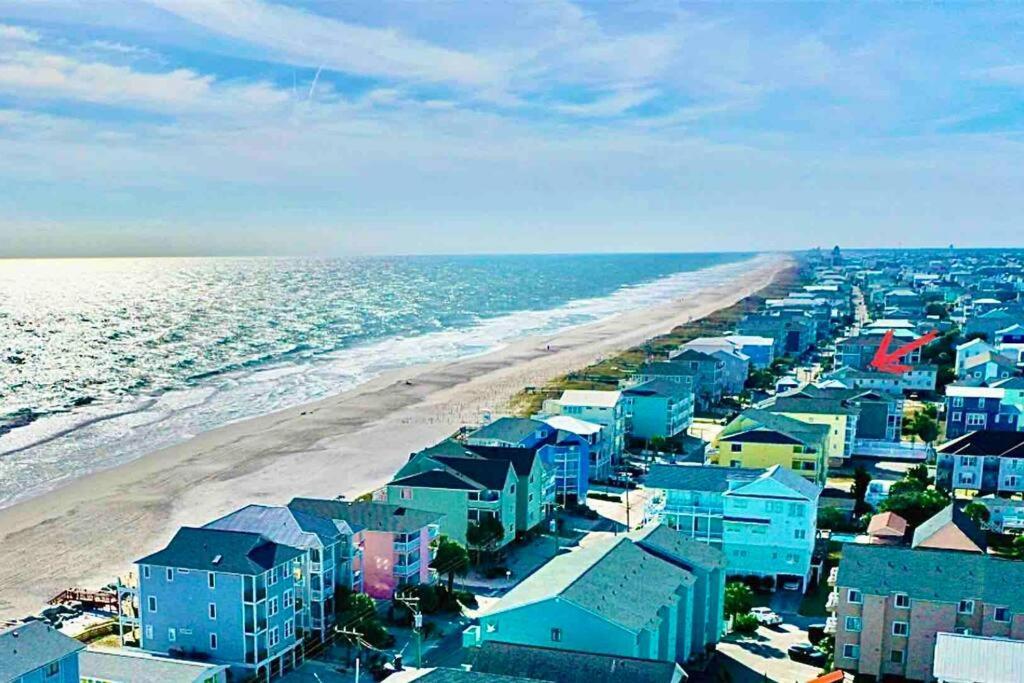 Holiday home 30 Sec To The Beach, Sun, & Sunrises With A Family & Pet Friendly Backyard!