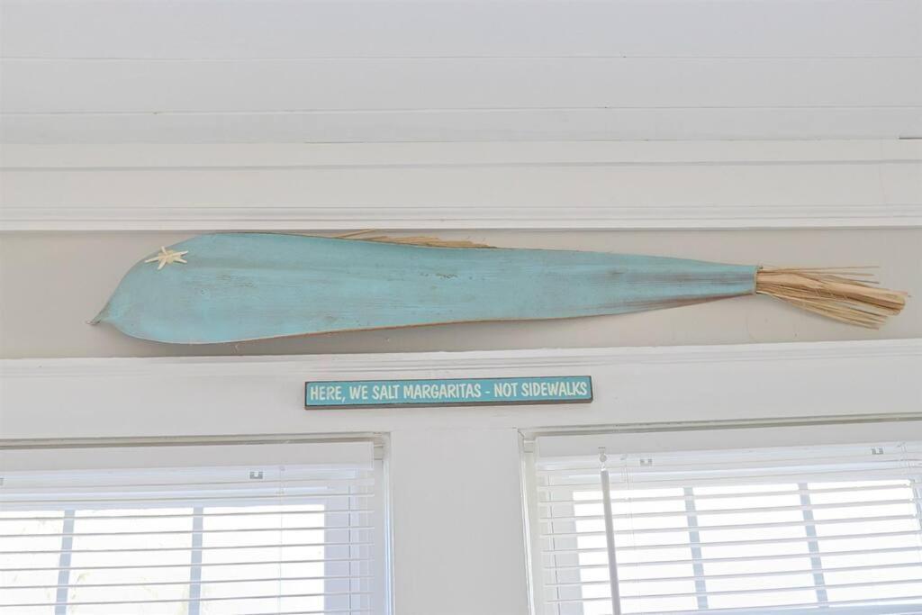 1 Block From & Boardwalk Free Parking Great Porch * Carolina Beach