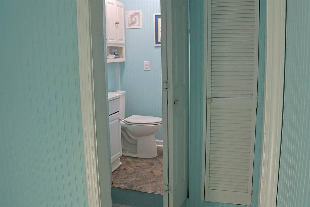 Holiday home 1 Block From & Boardwalk Free Parking Great Porch Carolina Beach