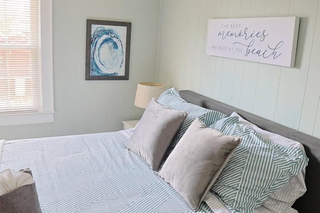 1 Block From & Boardwalk Free Parking Great Porch *