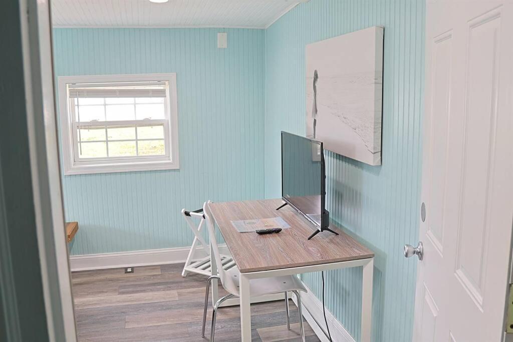 1 Block From & Boardwalk Free Parking Great Porch Carolina Beach