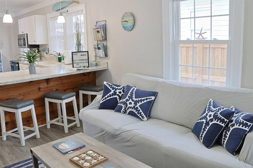 1 Block From & Boardwalk Free Parking Great Porch * Carolina Beach