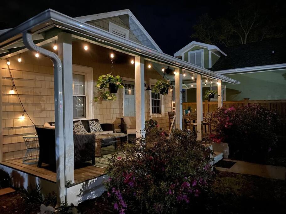 Holiday home 1 Block From & Boardwalk Free Parking Great Porch *