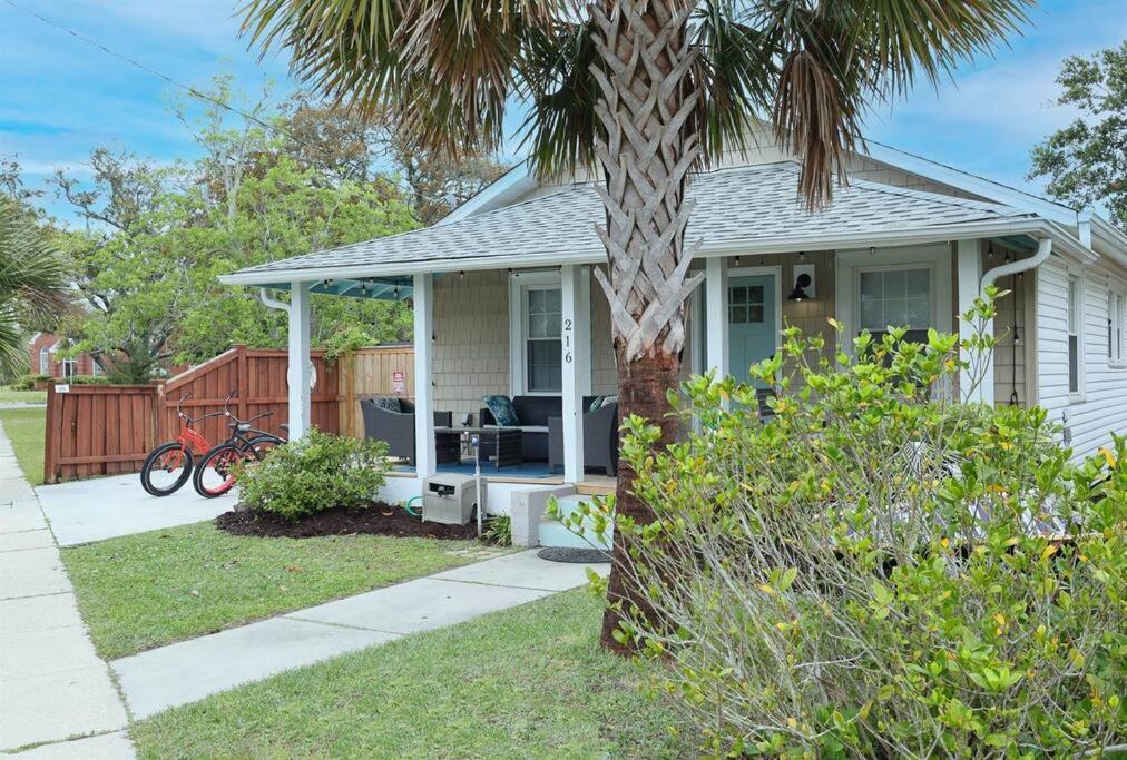 1 Block From & Boardwalk Free Parking Great Porch