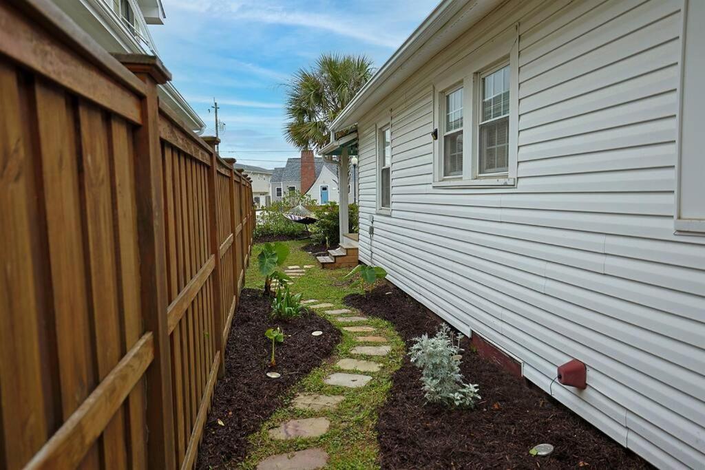 Holiday home 1 Block From & Boardwalk Free Parking Great Porch