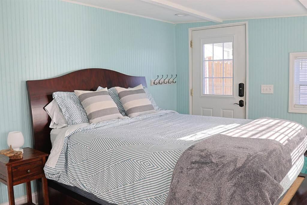 Holiday home 1 Block From & Boardwalk Free Parking Great Porch Carolina Beach