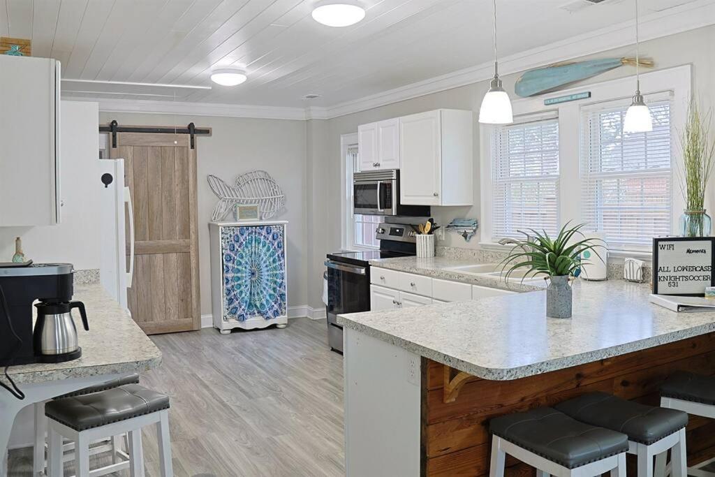 1 Block From & Boardwalk Free Parking Great Porch *