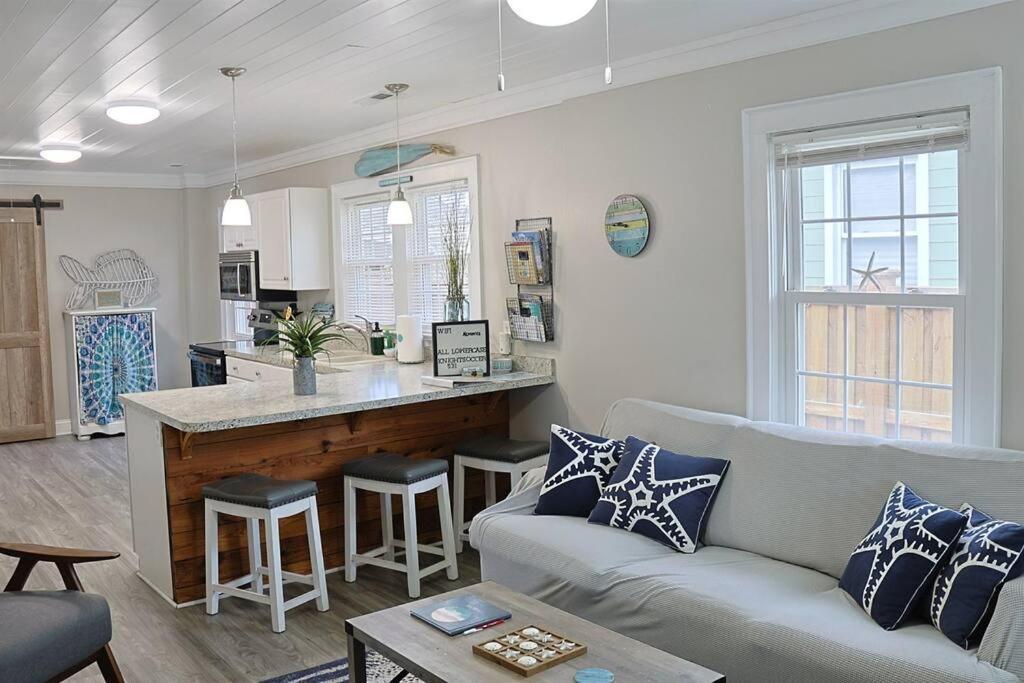 1 Block From & Boardwalk Free Parking Great Porch *