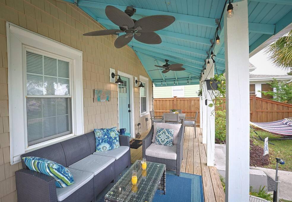 1 Block From & Boardwalk Free Parking Great Porch Holiday home
