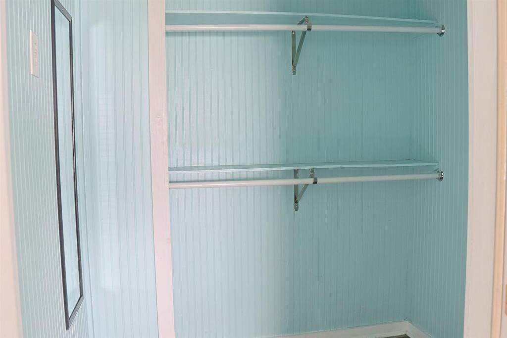 Holiday home 1 Block From & Boardwalk Free Parking Great Porch Carolina Beach