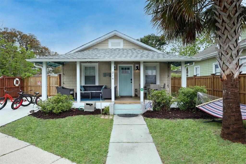 1 Block From & Boardwalk Free Parking Great Porch * Carolina Beach