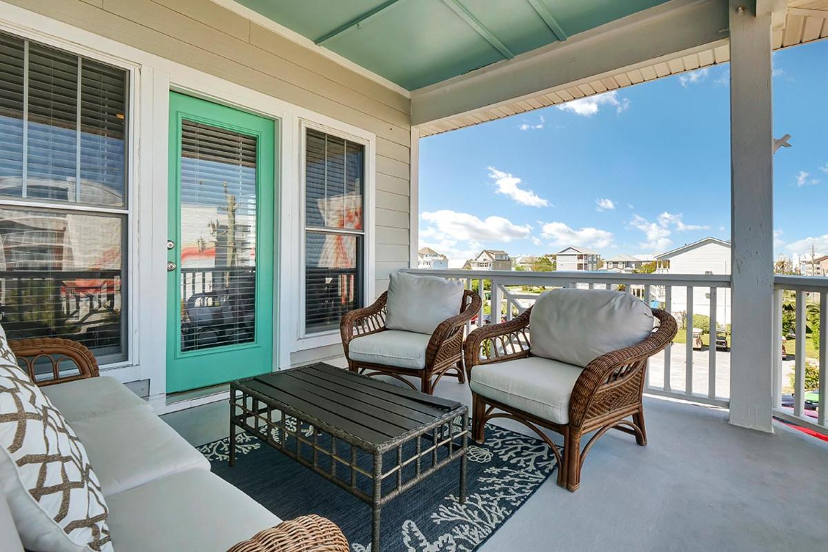 Bikinis & Martinis By Sea Scape Holiday home