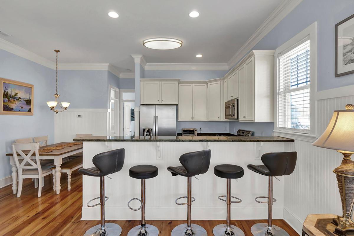 Bikinis & Martinis By Sea Scape Holiday home Carolina Beach