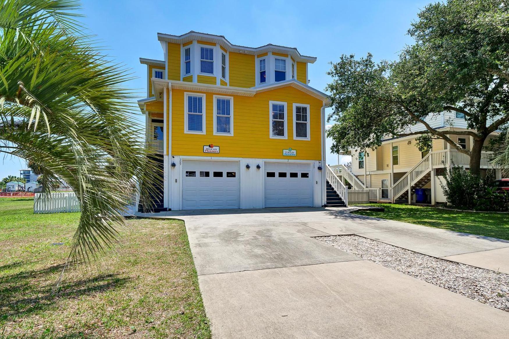 Pelican Pleasure By Sea Scape Holiday home