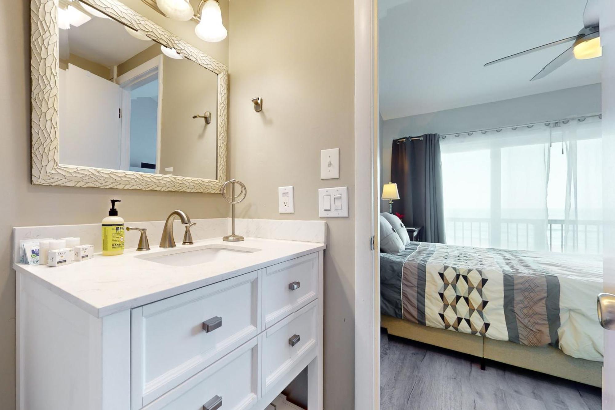 Holiday home Oceanfront Townhouse *