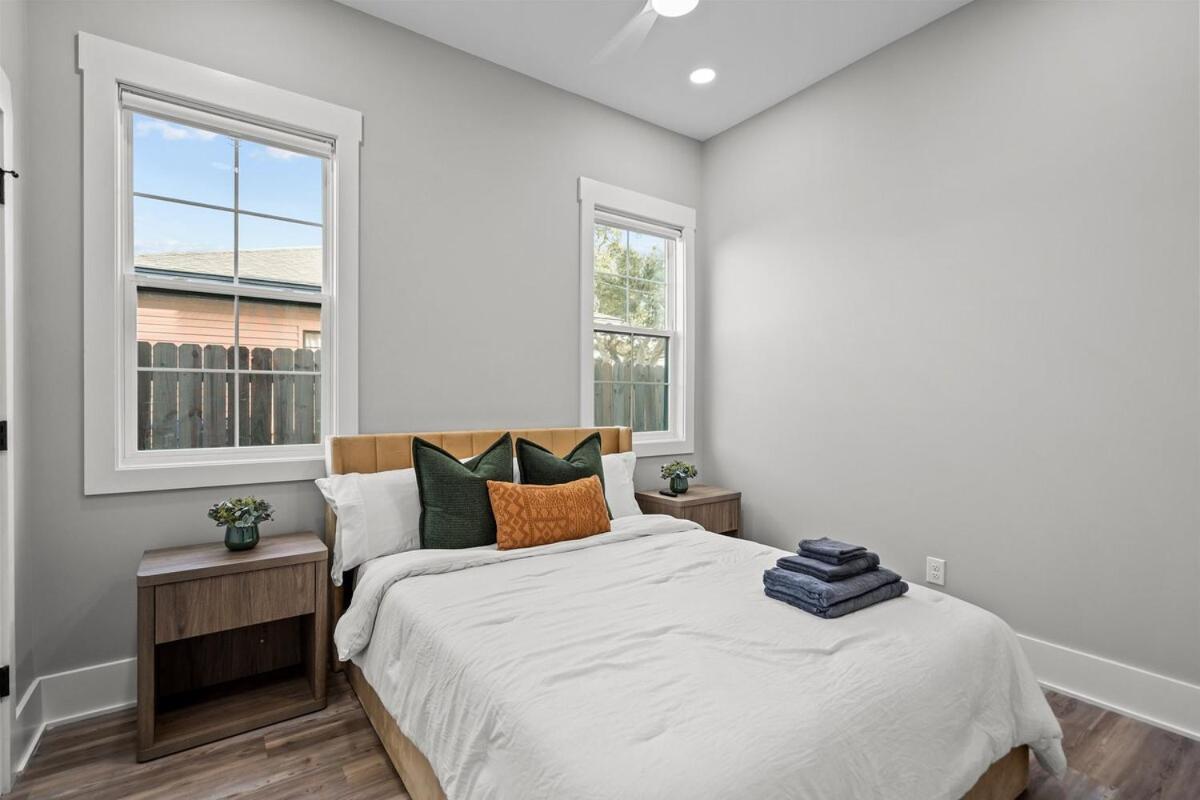 5 Min Walk To Roof Patio Office Garage Bbq Apartment