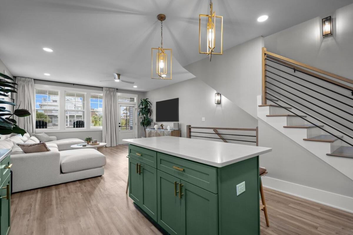 5 Min Walk To Roof Patio Office Garage Bbq Apartment