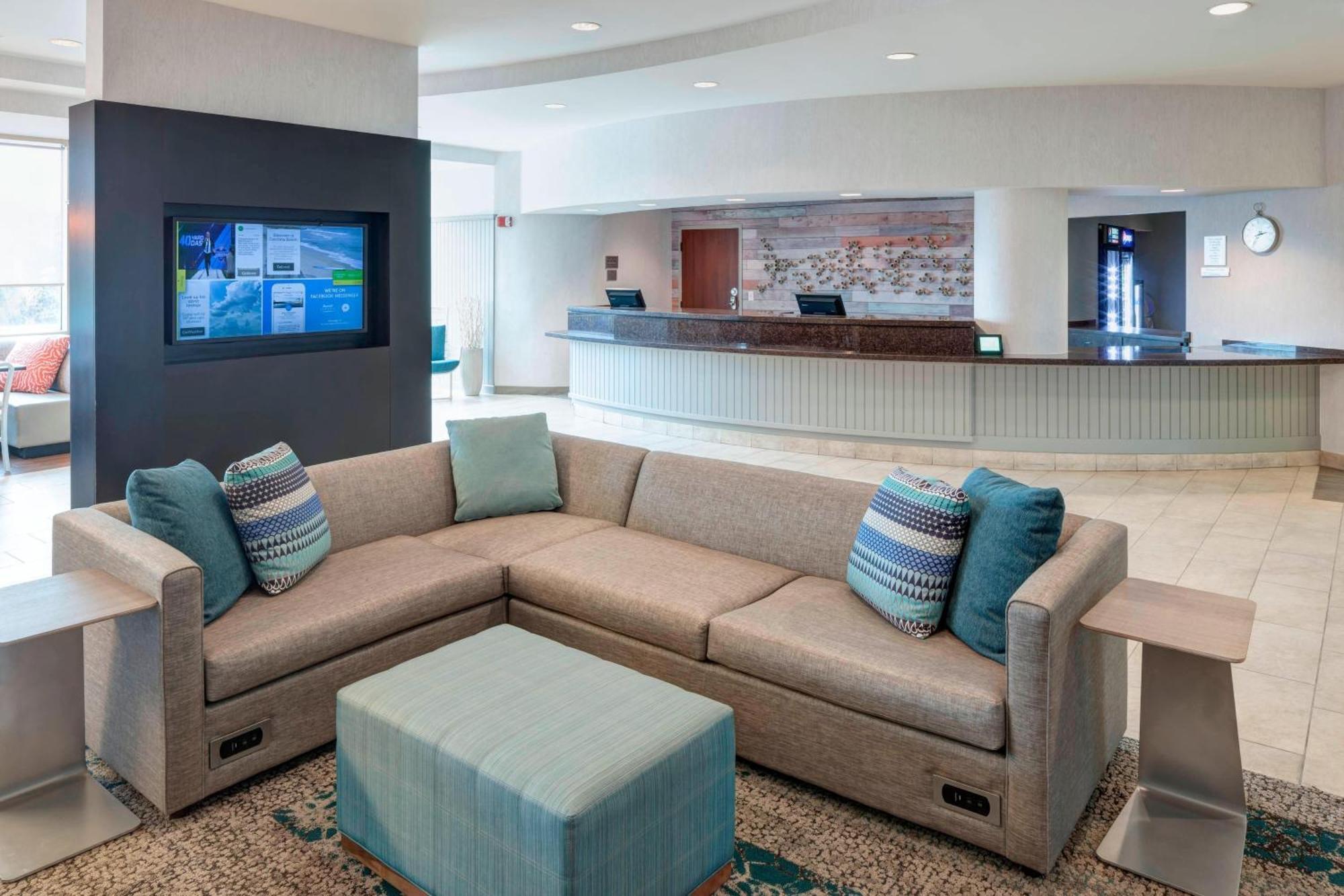 Courtyard Carolina Oceanfront Hotel 3*