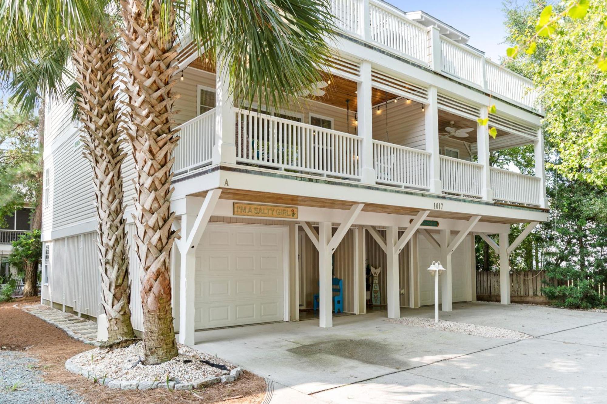 The Salty Gal - Carolina Beach-kure Carolina Beach