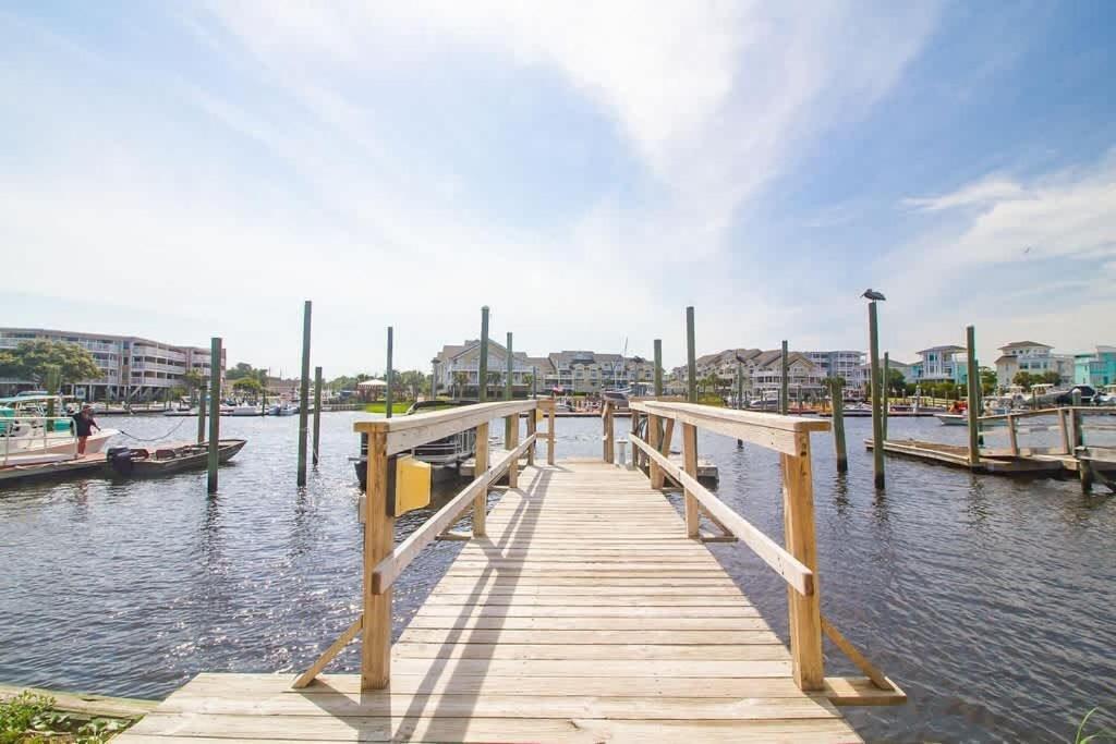 Stunning Harbor Views Boat Slip, 2 King Bedrooms, Holiday home Carolina Beach