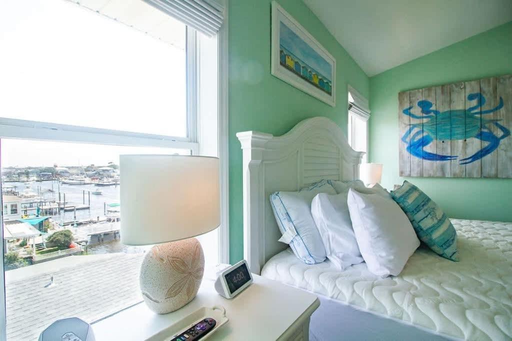 Holiday home Stunning Harbor Views Boat Slip, 2 King Bedrooms, Carolina Beach