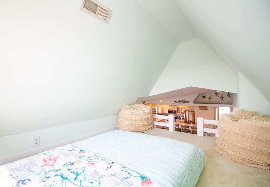 Stunning Harbor Views Boat Slip, 2 King Bedrooms, *