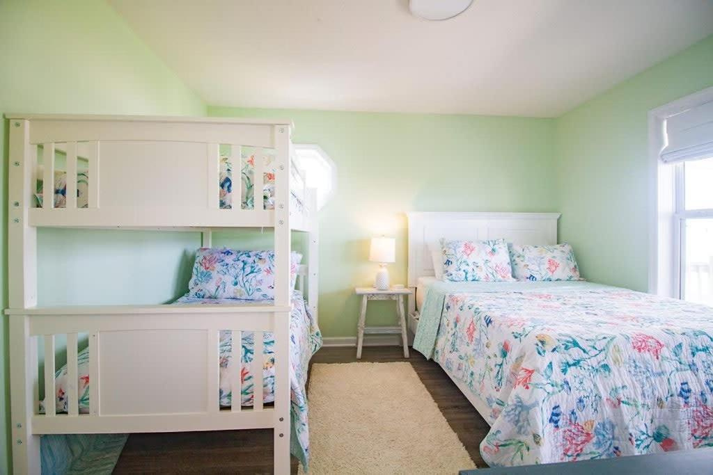 Stunning Harbor Views Boat Slip, 2 King Bedrooms, Carolina Beach