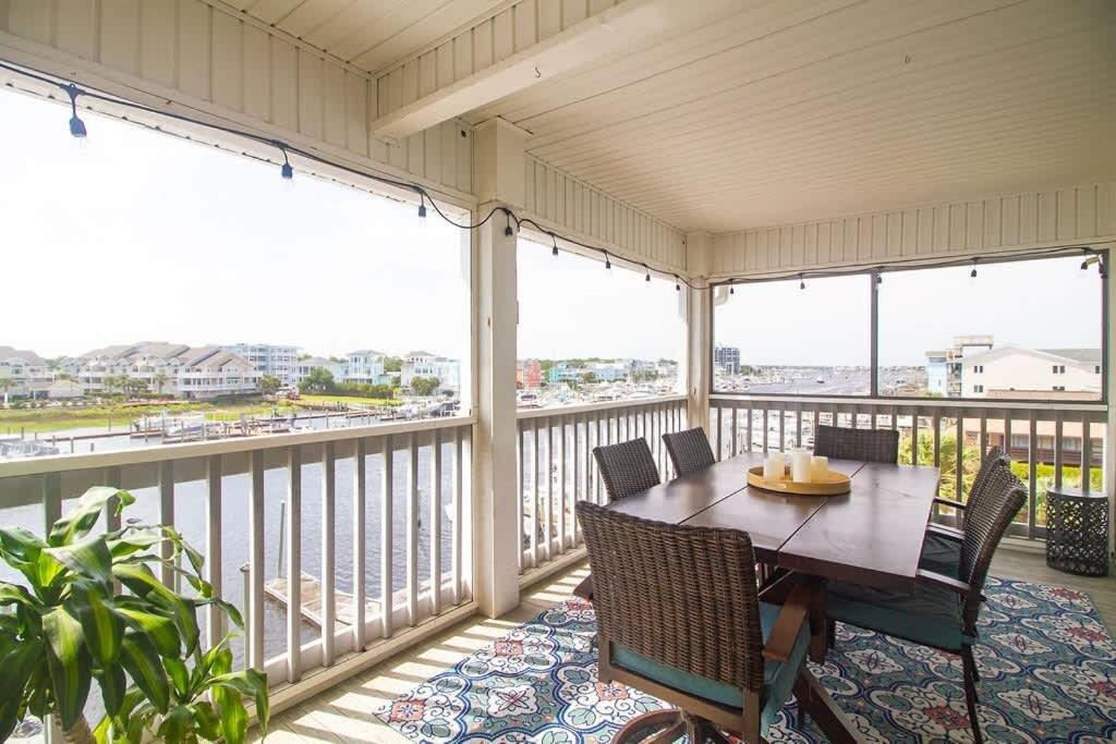Stunning Harbor Views Boat Slip, 2 King Bedrooms, * Carolina Beach