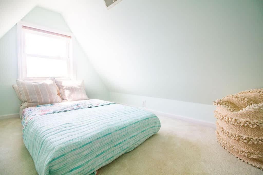 Stunning Harbor Views Boat Slip, 2 King Bedrooms,