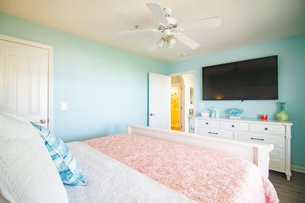 Stunning Harbor Views Boat Slip, 2 King Bedrooms, * Carolina Beach