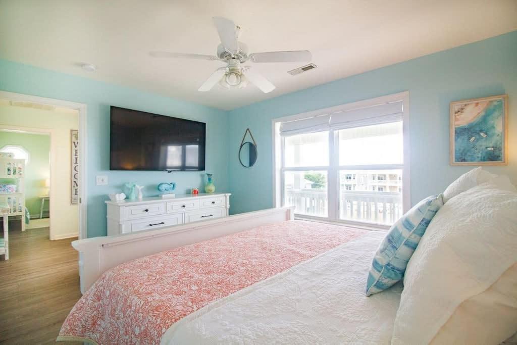 Holiday home Stunning Harbor Views Boat Slip, 2 King Bedrooms, Carolina Beach