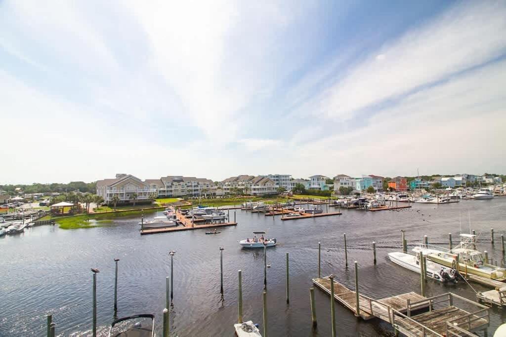 Stunning Harbor Views Boat Slip, 2 King Bedrooms, Holiday home *