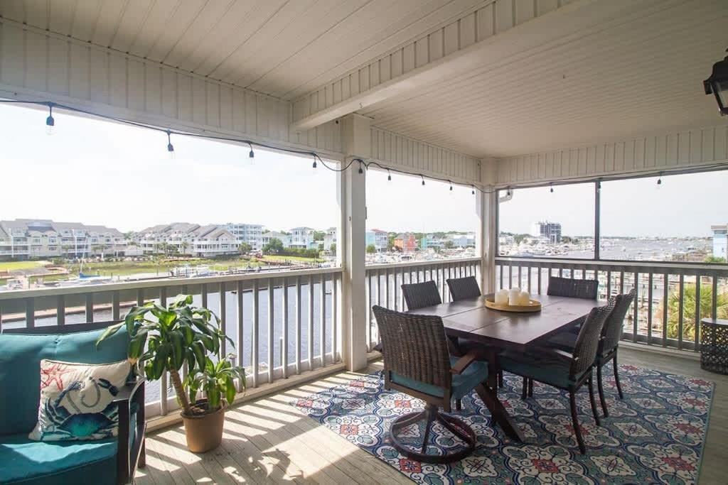 Holiday home Stunning Harbor Views Boat Slip, 2 King Bedrooms, Carolina Beach