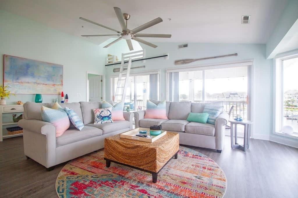 Stunning Harbor Views Boat Slip, 2 King Bedrooms, *