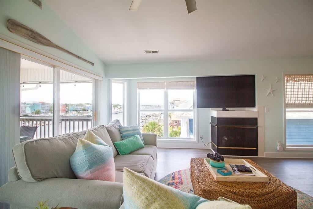 Stunning Harbor Views Boat Slip, 2 King Bedrooms, * Carolina Beach
